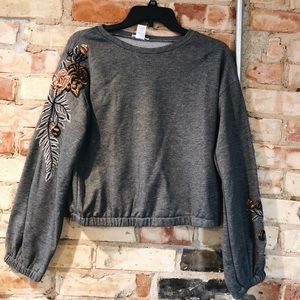 Embroidered crop sweatshirt